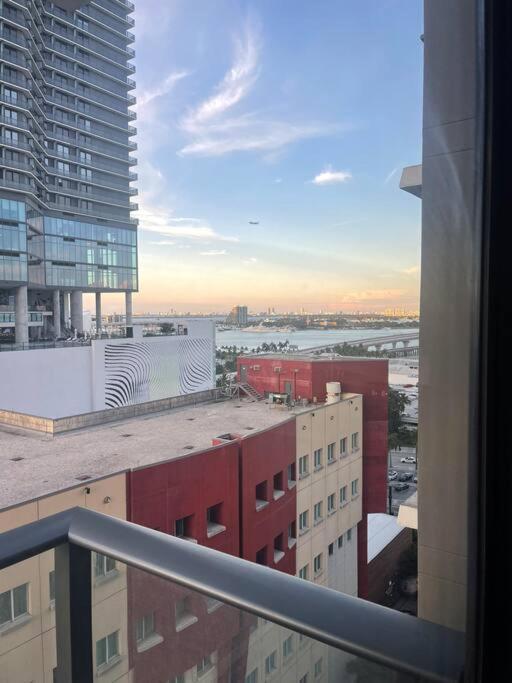 Vibrant Studio Downtown Miami Apartment Exterior foto